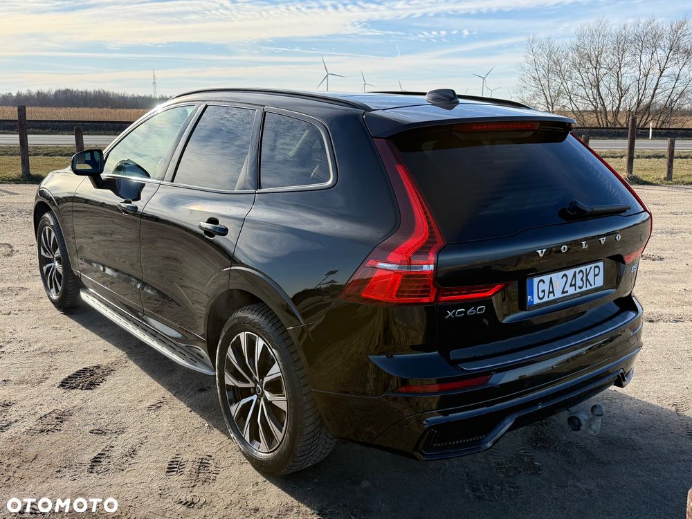 Volvo XC 60 B5 B AWD Ultimate Dark - 4