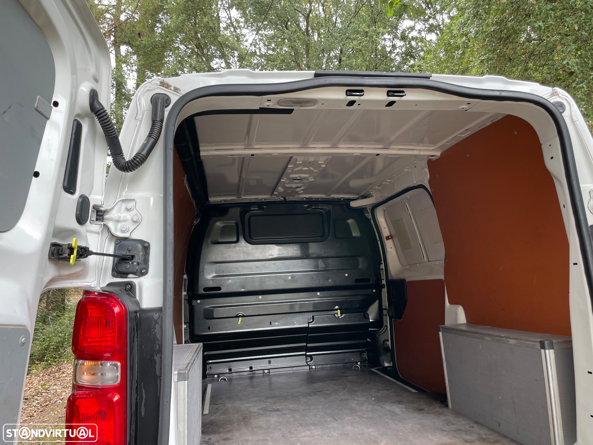 Peugeot Expert 1.6 hdi premium pack - 17