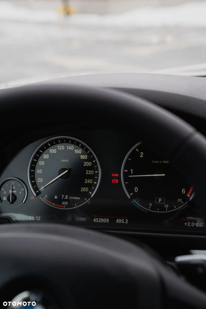 BMW Seria 5 520d xDrive - 29