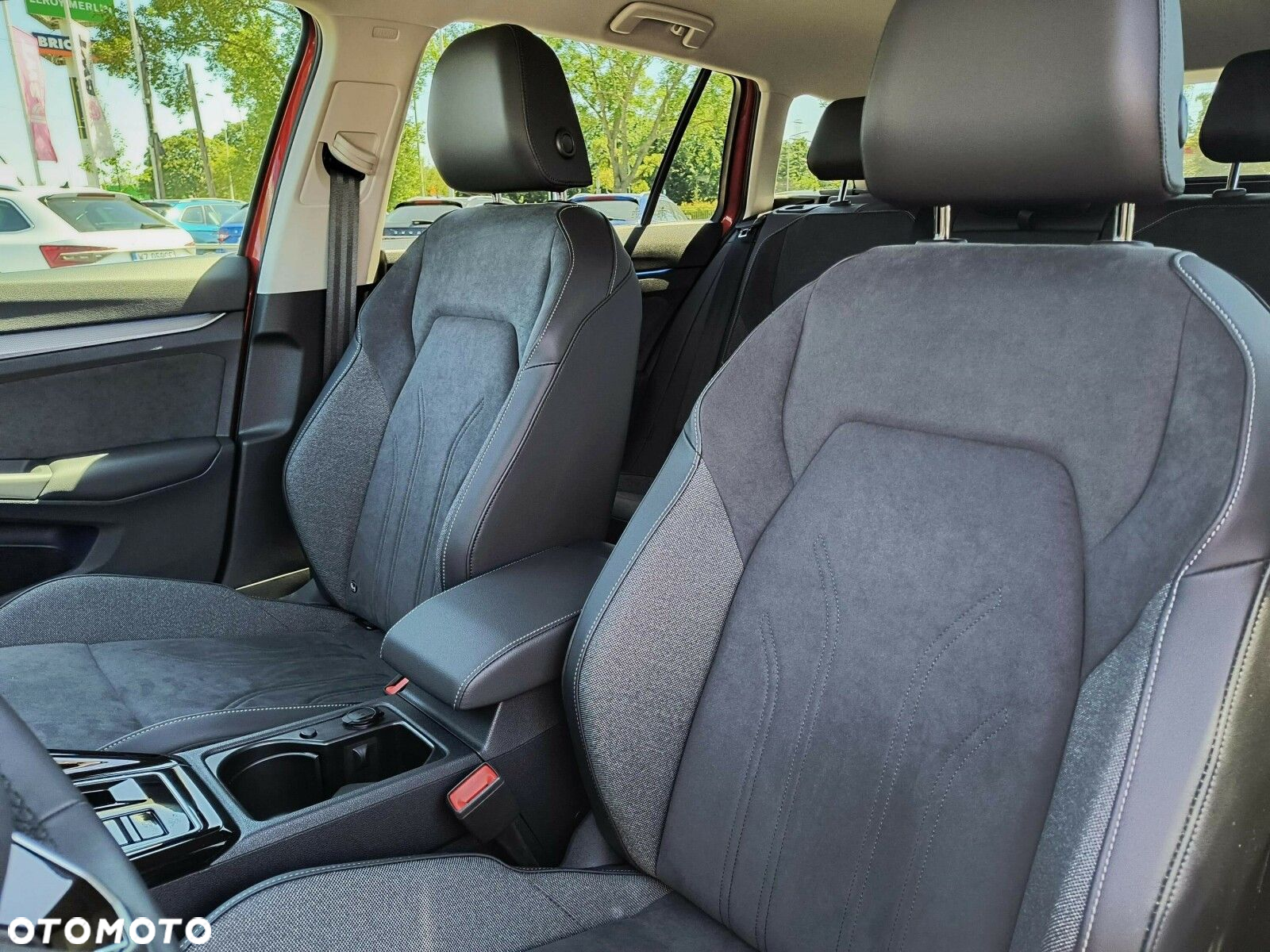Volkswagen Golf VIII 1.5 eTSI mHEV Style DSG - 11