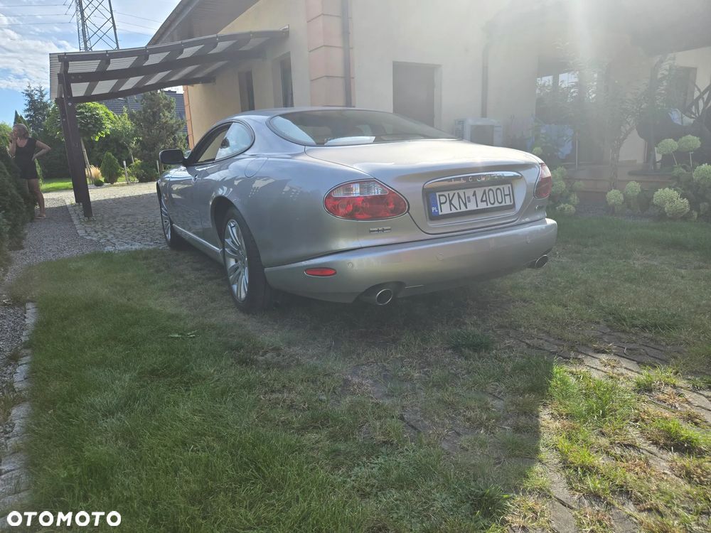 Jaguar XK8 Coupe - 7