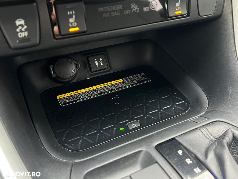 Toyota RAV4 2.5 4x4 Hybrid Team Deutschland - 23