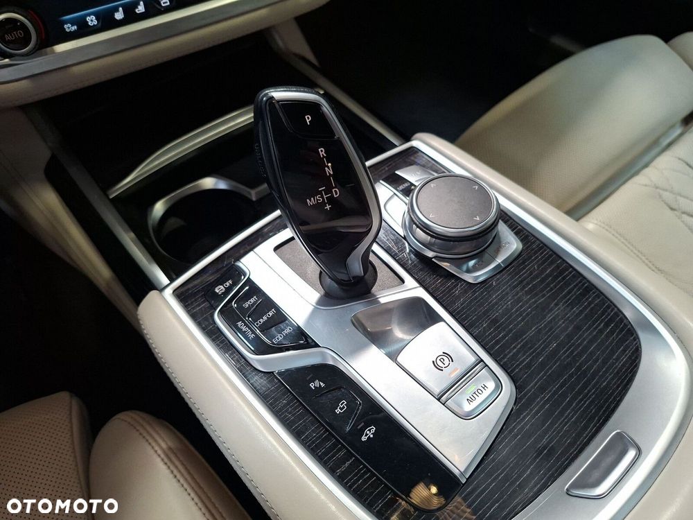 BMW Seria 7 - 17