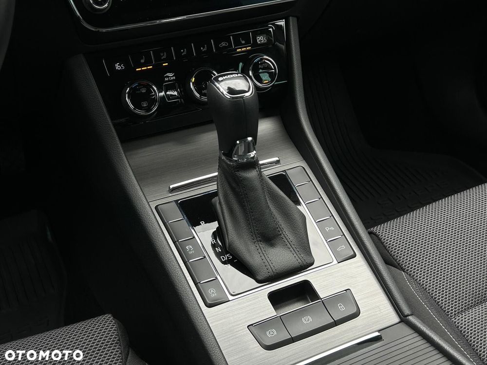 Skoda Superb 2.0 TSI Style DSG - 27