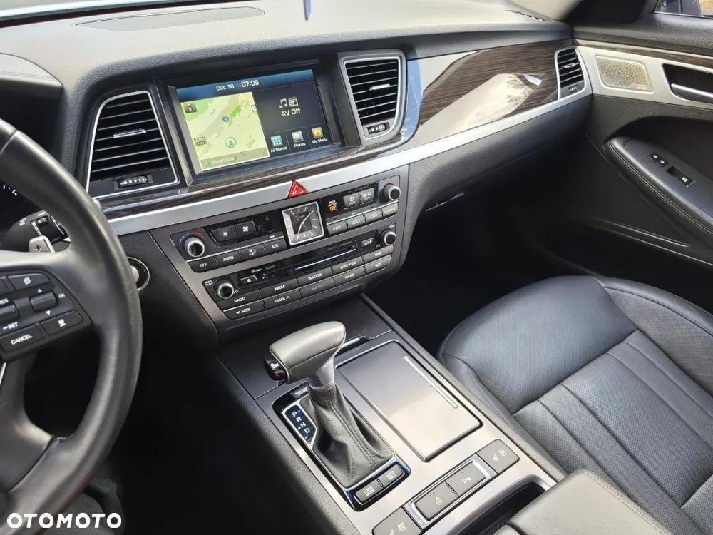 Hyundai Genesis 3.8 V6 GDI - 24