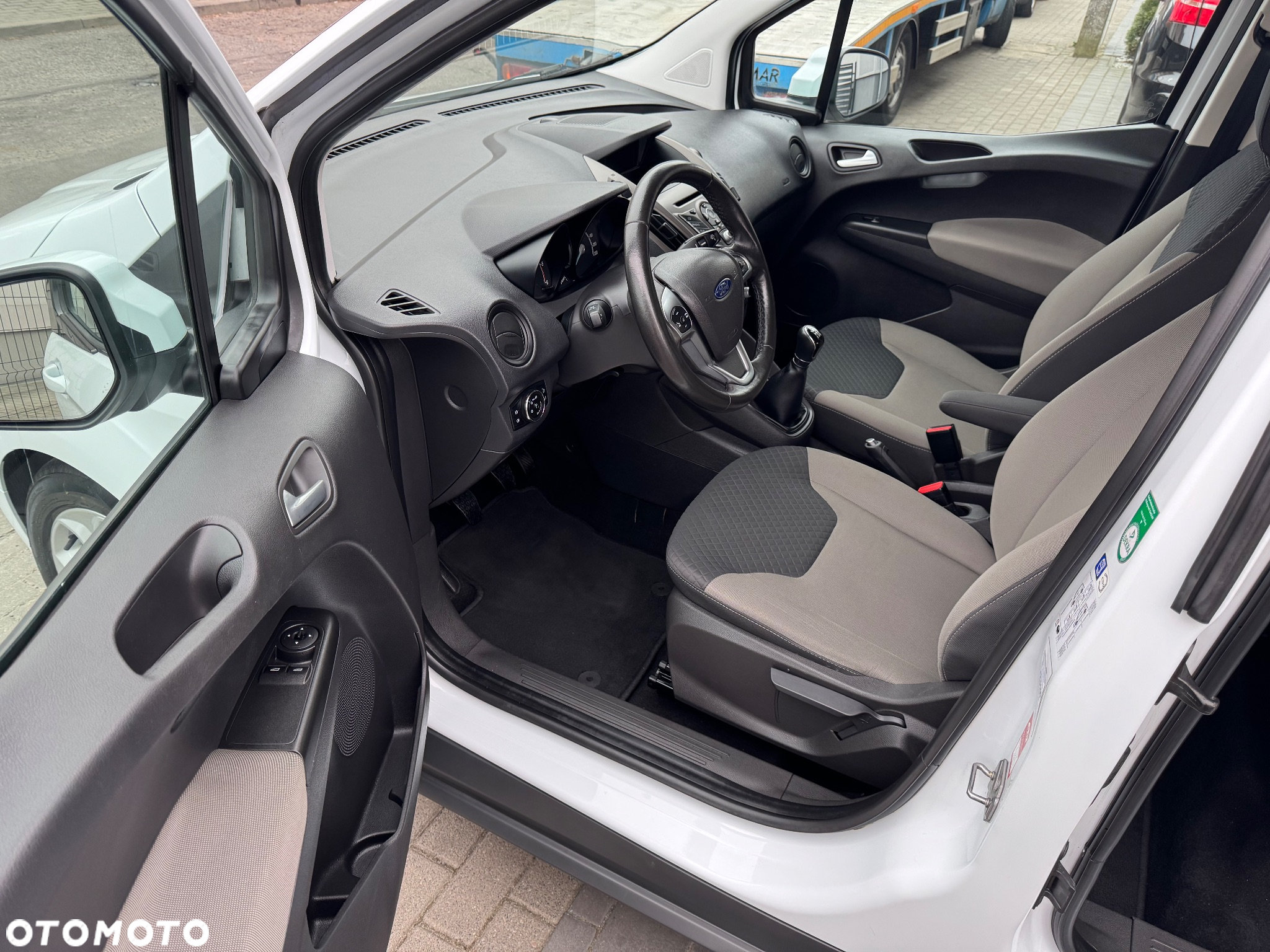 Ford Tourneo Courier 1.5 TDCi S&S Trend - 8