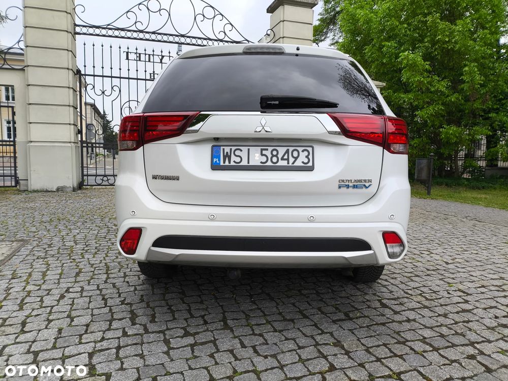 Mitsubishi Outlander 2.0 4WD Top - 12