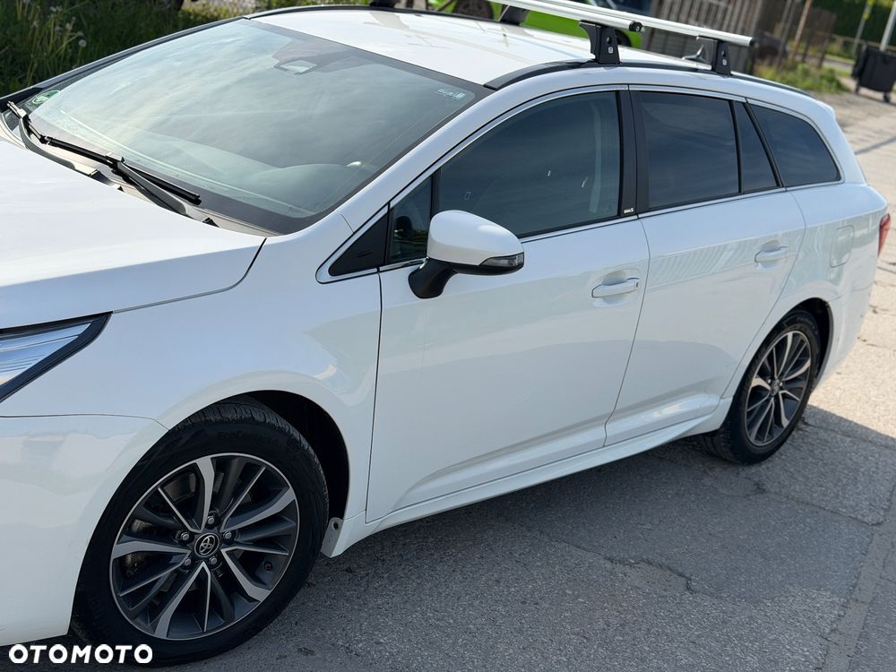 Toyota Avensis 2.0 D-4D Premium - 11