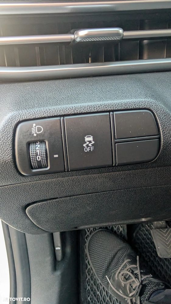 Hyundai Elantra - 16