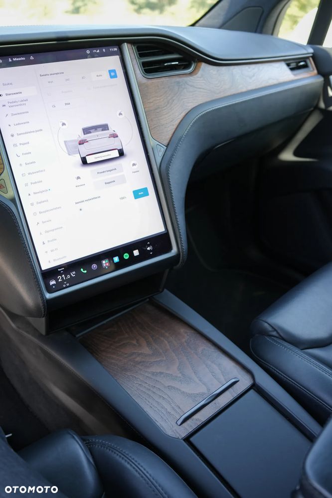 Tesla Model X - 20