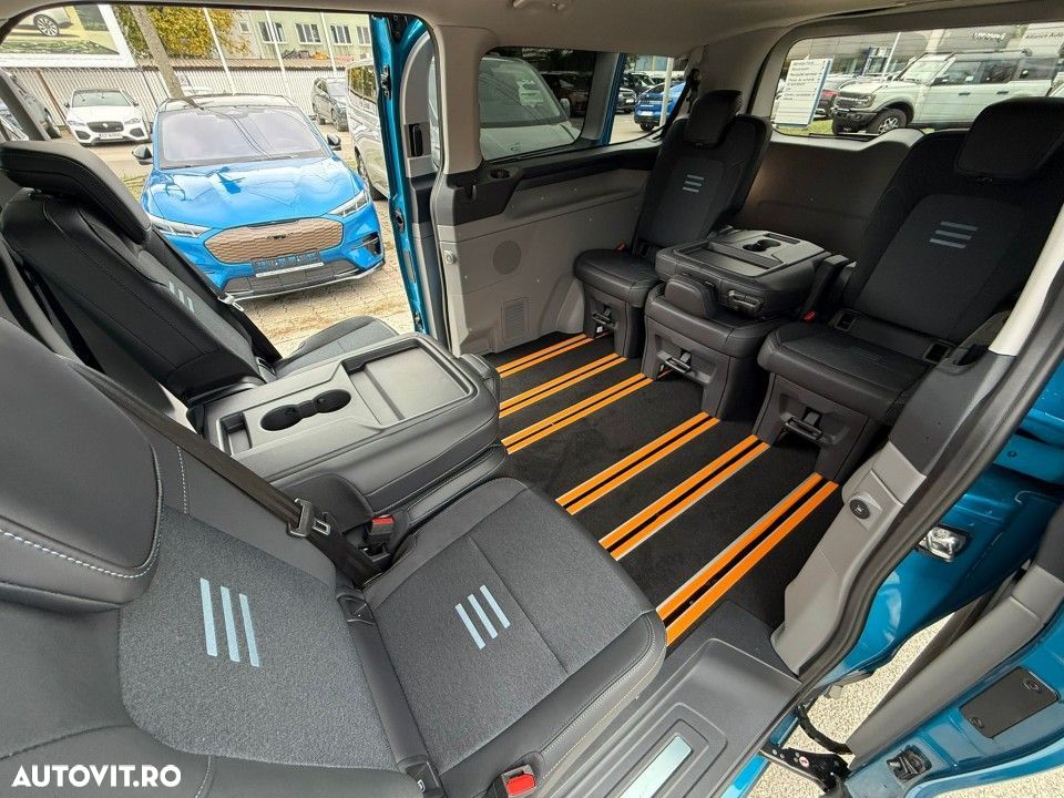 Ford Tourneo Custom - 12
