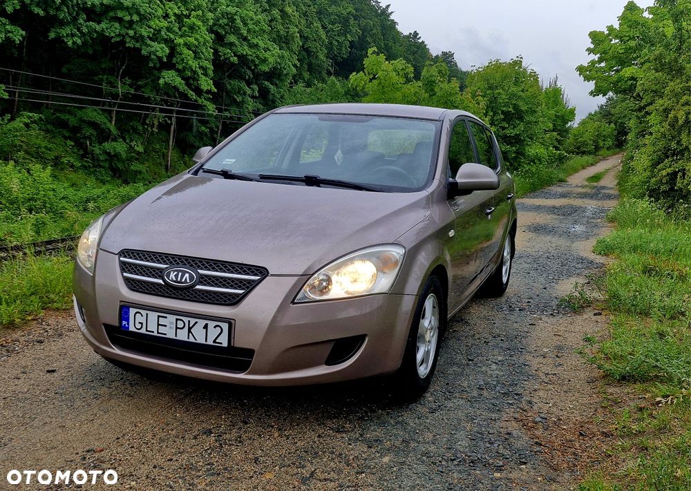 Kia Ceed - 1