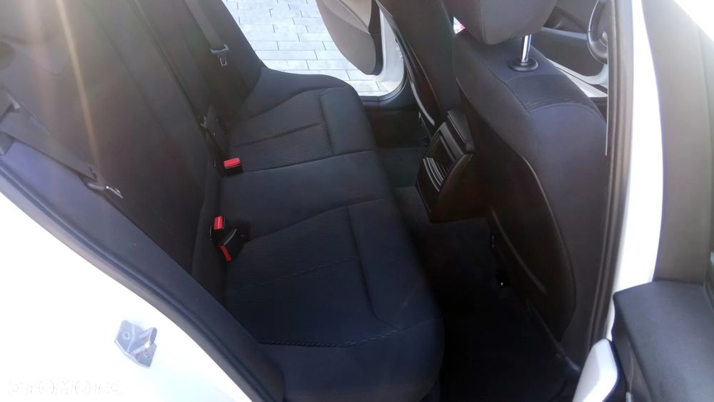 BMW Seria 1 114i - 18