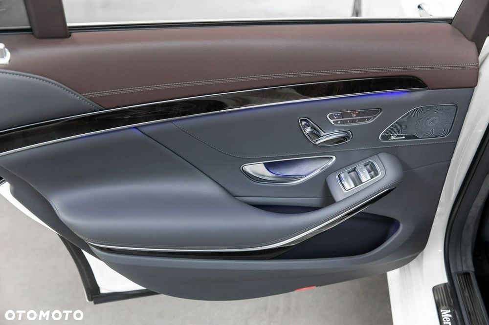 Mercedes-Benz Klasa S 560 4-Matic L 9G-TRONIC - 31