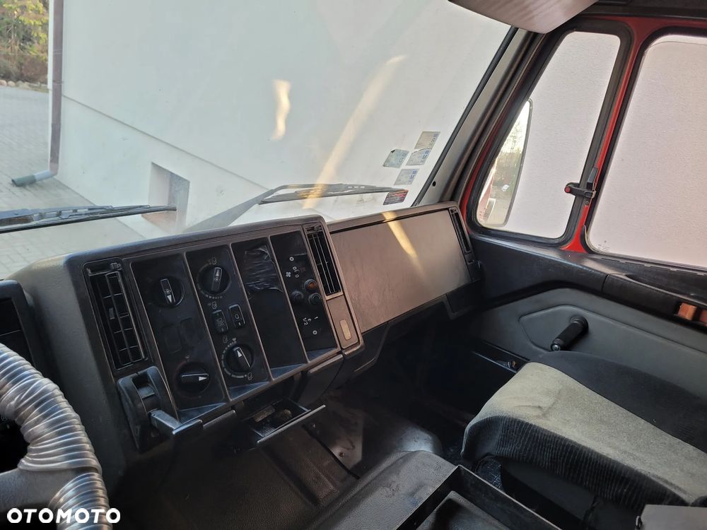 Mercedes-Benz SK1824 - 10