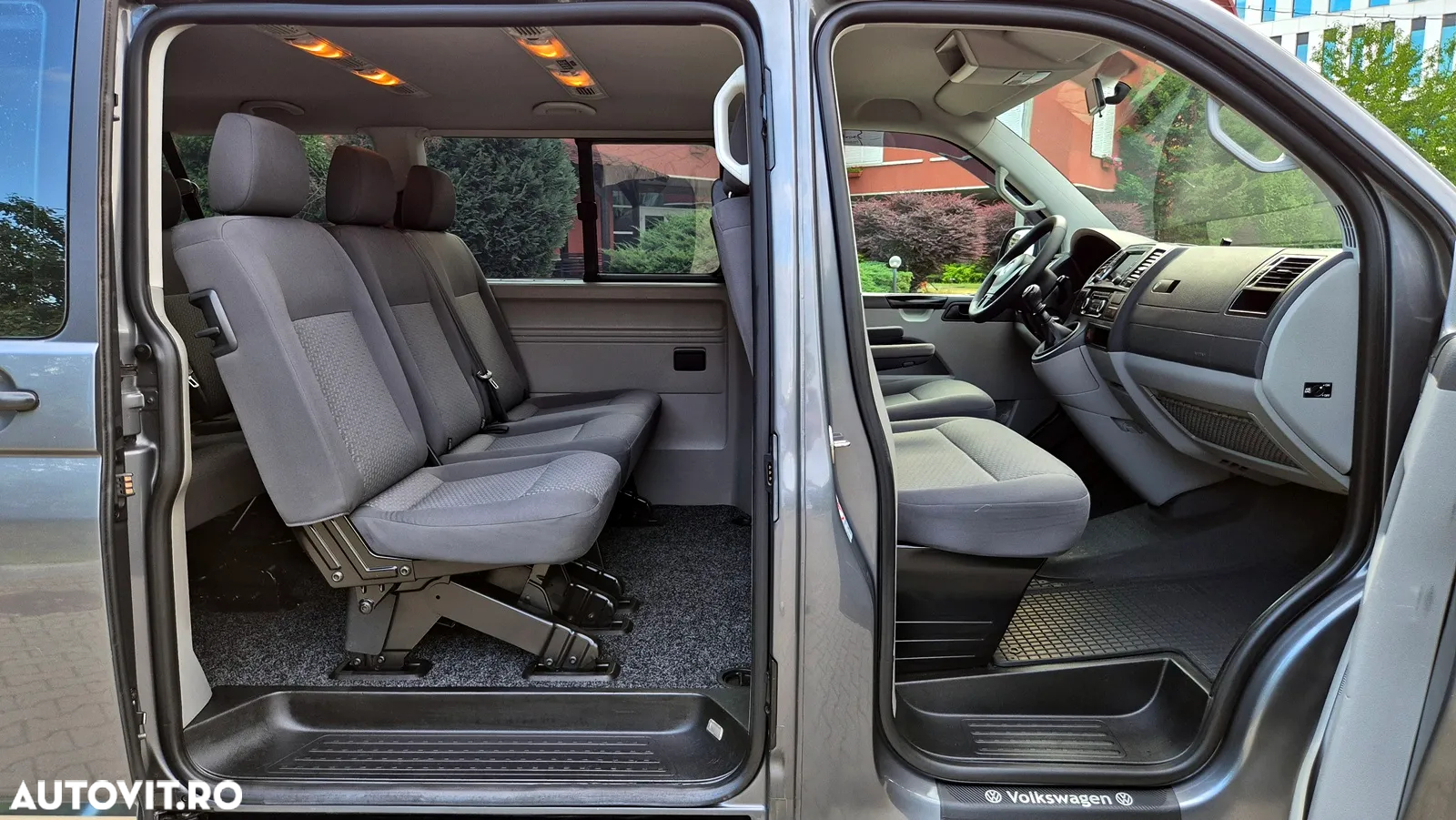 Volkswagen Caravelle - 9