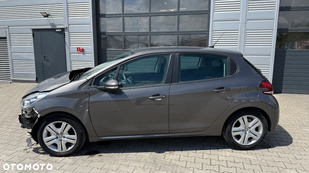 Peugeot 208 - 5
