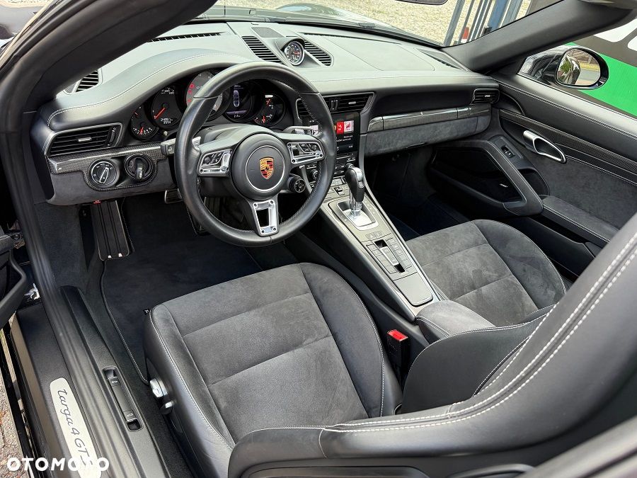 Porsche 911 Targa 4 GTS PDK - 37