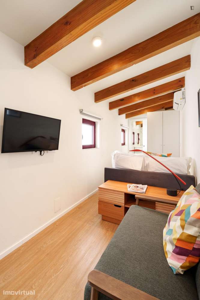 Quarto - localizado em Lordelo do Ouro Porto - Grande imagem: 4/24