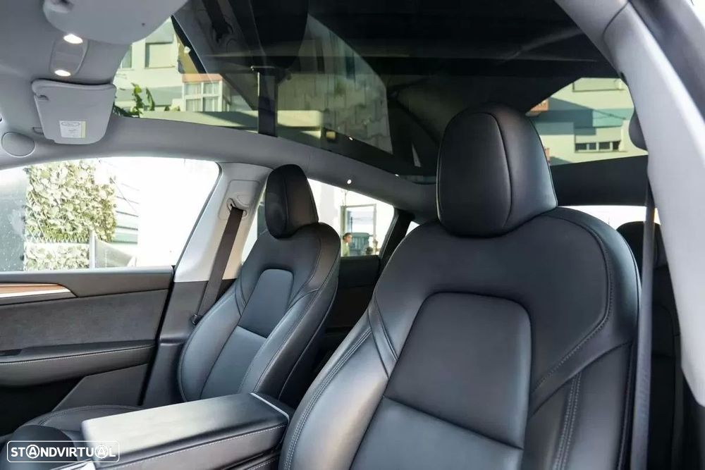 Tesla Model Y Long Range Dual Motor AWD - 13