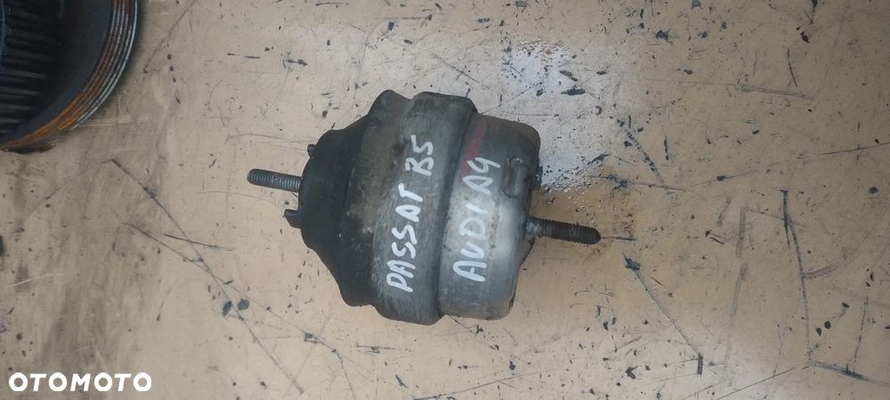AUDI  A4 VW PASSAT 1,9TDI poduszka silnika - 3