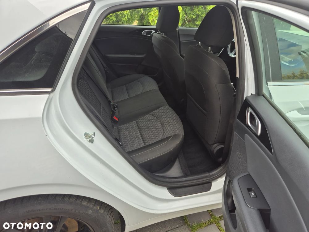 Kia Ceed - 11