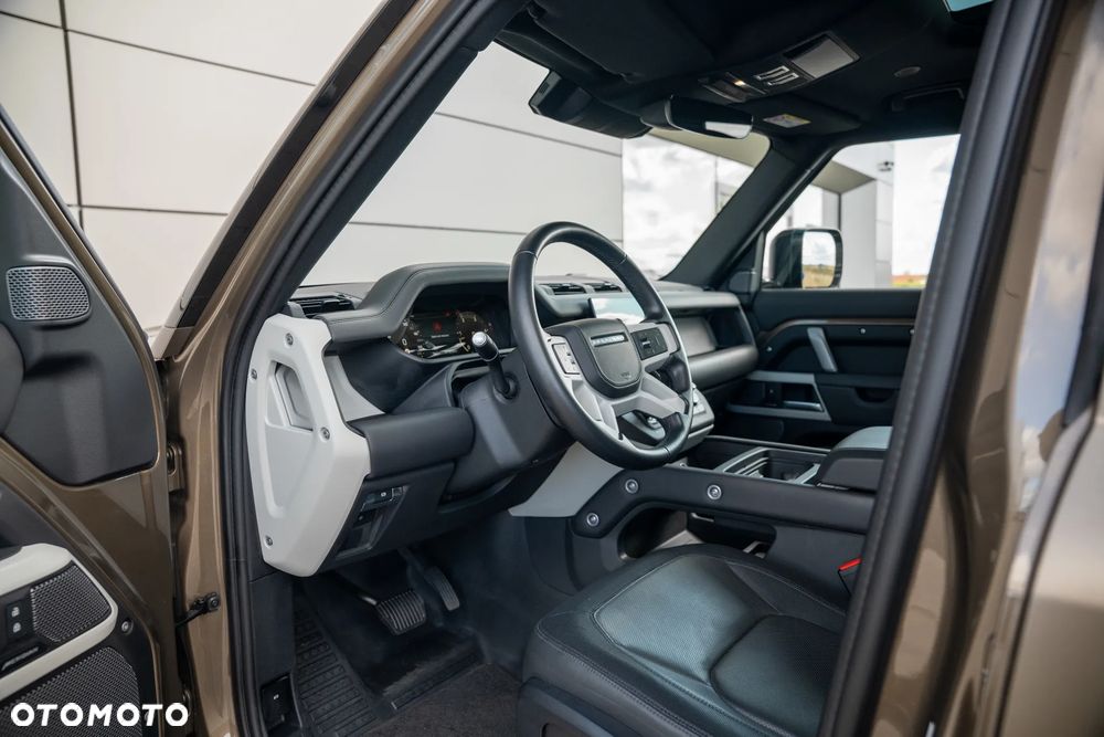 Land Rover Defender 3.0 D300 mHEV X-Dynamic HSE - 13