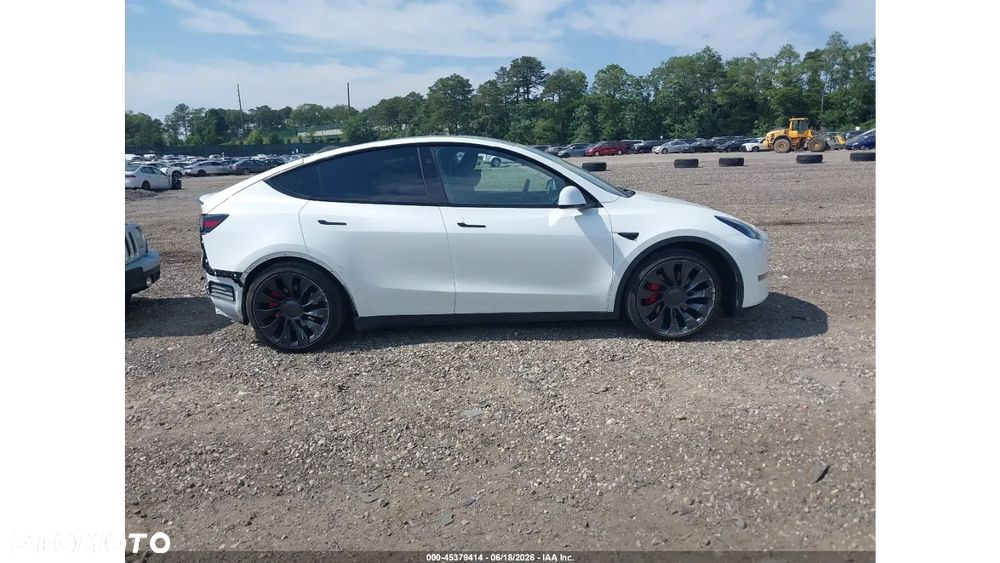 Tesla Model Y Performance AWD - 6