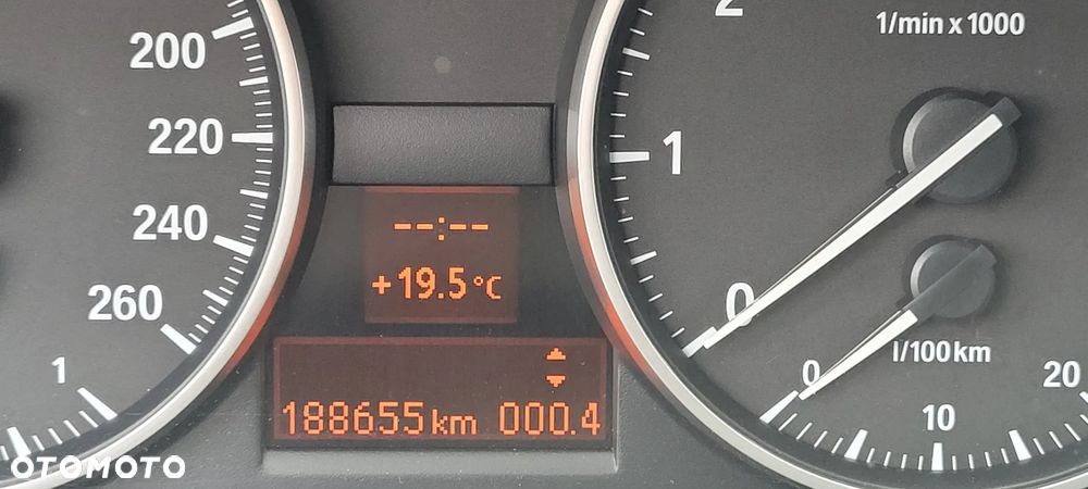 BMW Seria 3 318i - 9
