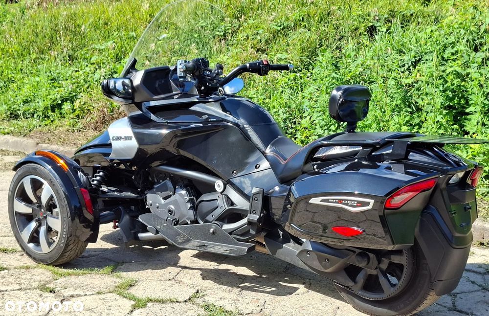 Can-Am Spyder - 16