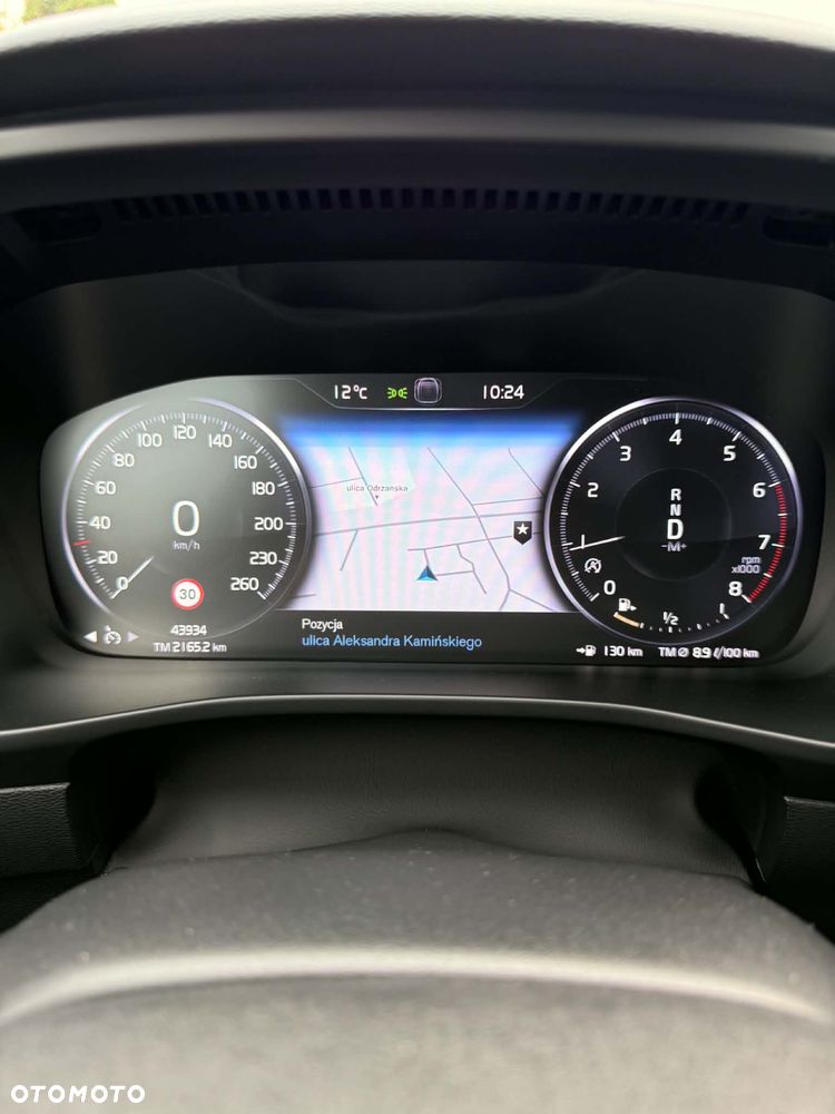 Volvo XC 40 - 18