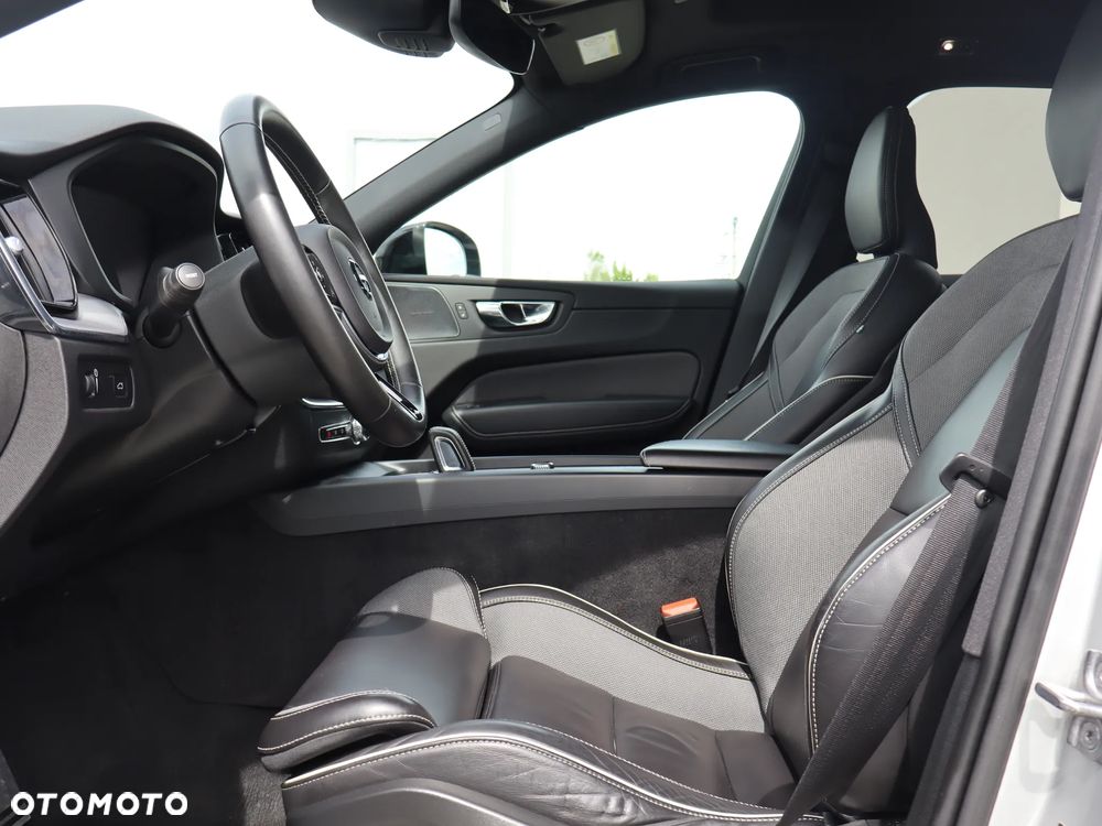 Volvo XC 60 B5 D AWD R-Design - 15