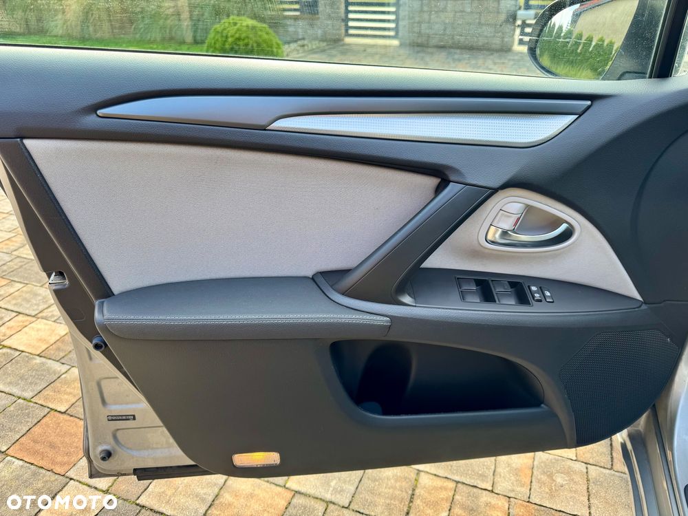 Toyota Avensis Touring Sports 1.8 Executive - 13