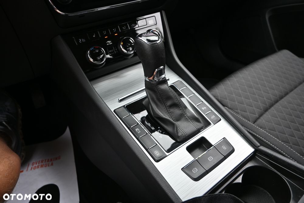 Skoda Superb 2.0 TDI SCR Sportline DSG - 15