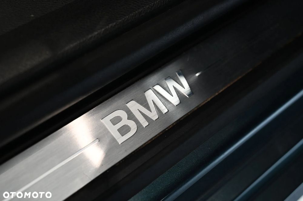 BMW Seria 3 330i xDrive Sport Line - 11