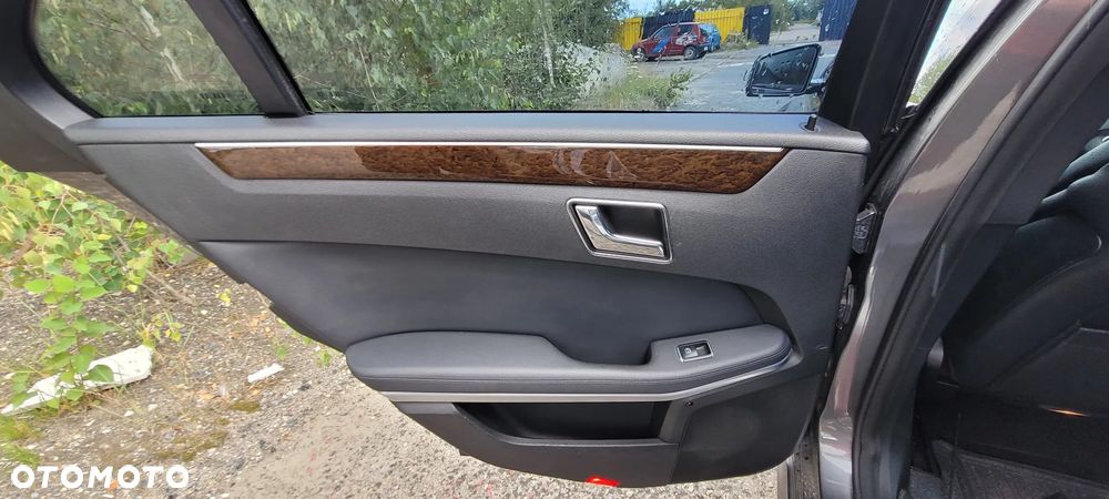 Mercedes-Benz Klasa E 200 CDI DPF BlueEFFICIENCY Automatik Avantgarde - 18