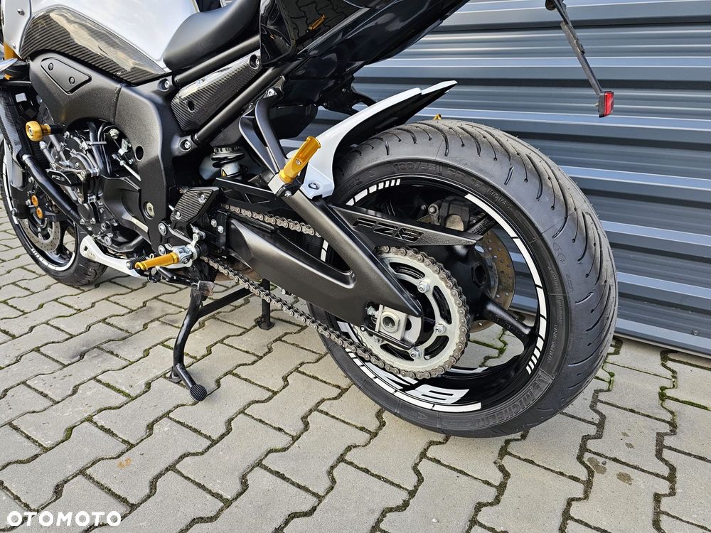 Yamaha FZ8 - 16