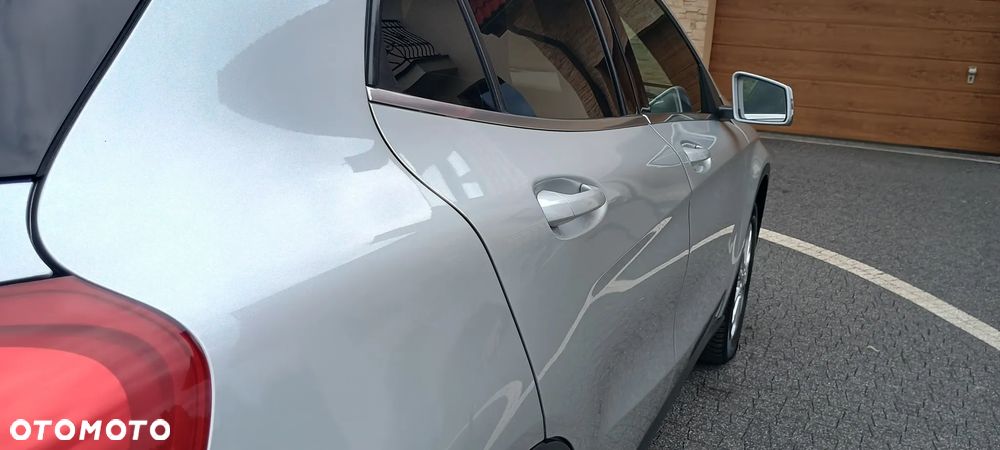Mercedes-Benz GLA 250 4Matic 7G-DCT - 17