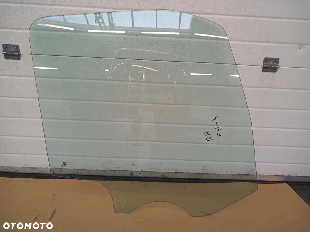 VOLVO FH4 SZYBA DRZWI PRAWA - 1