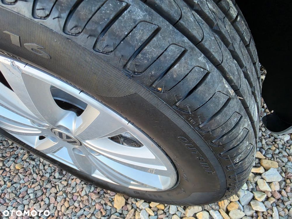 Volkswagen Touran 2.0 TDI Highline - 18