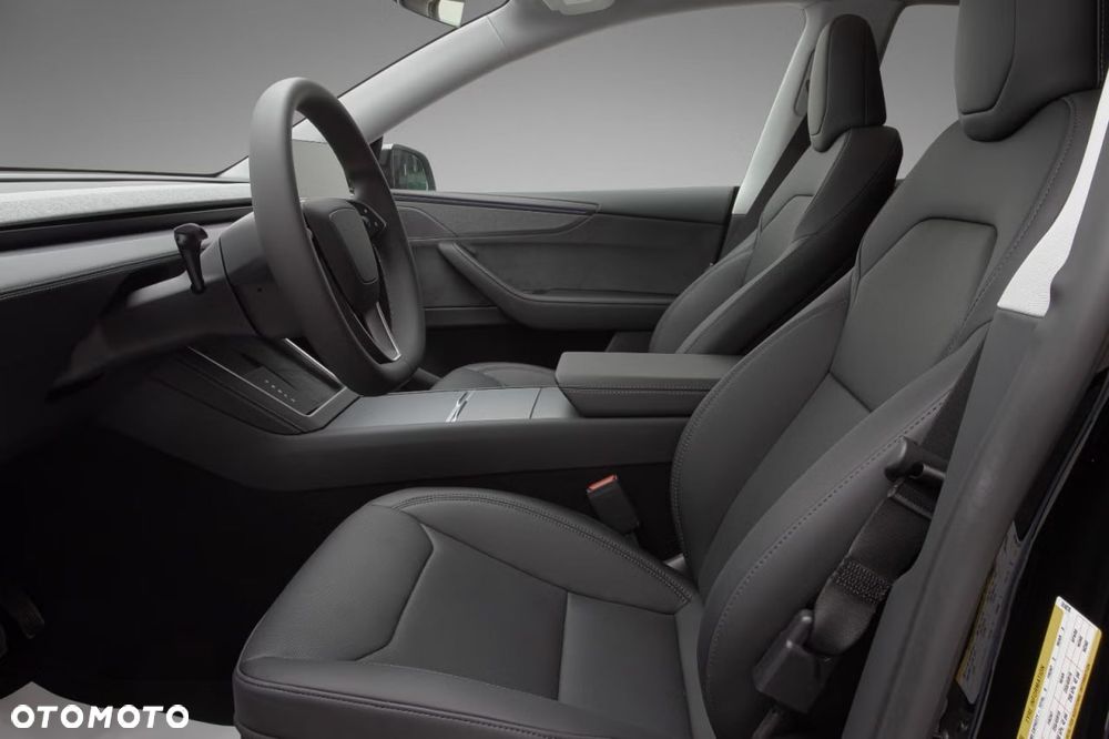 Tesla Model Y Long Range Dual Motor AWD - 11