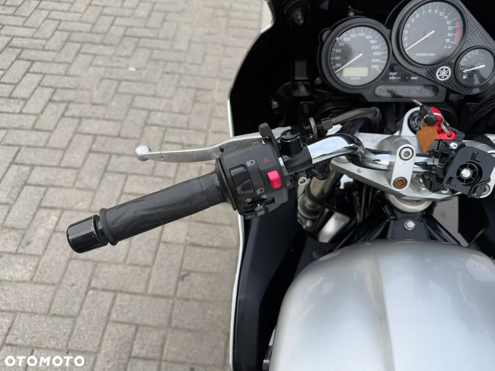 Yamaha FZS - 13