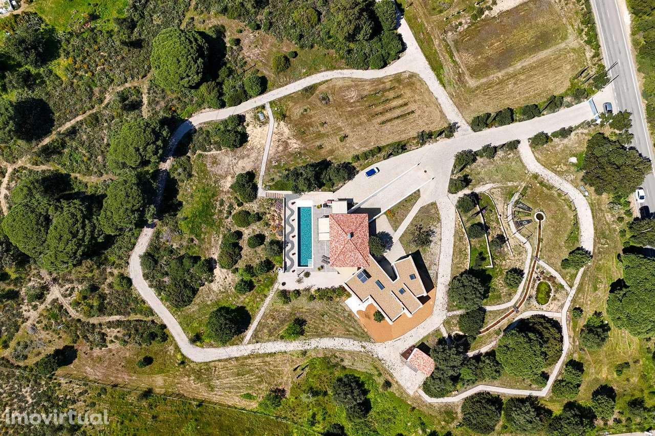 Moradia térrea moderna com piscina e amplo terreno - Grande imagem: 4/54