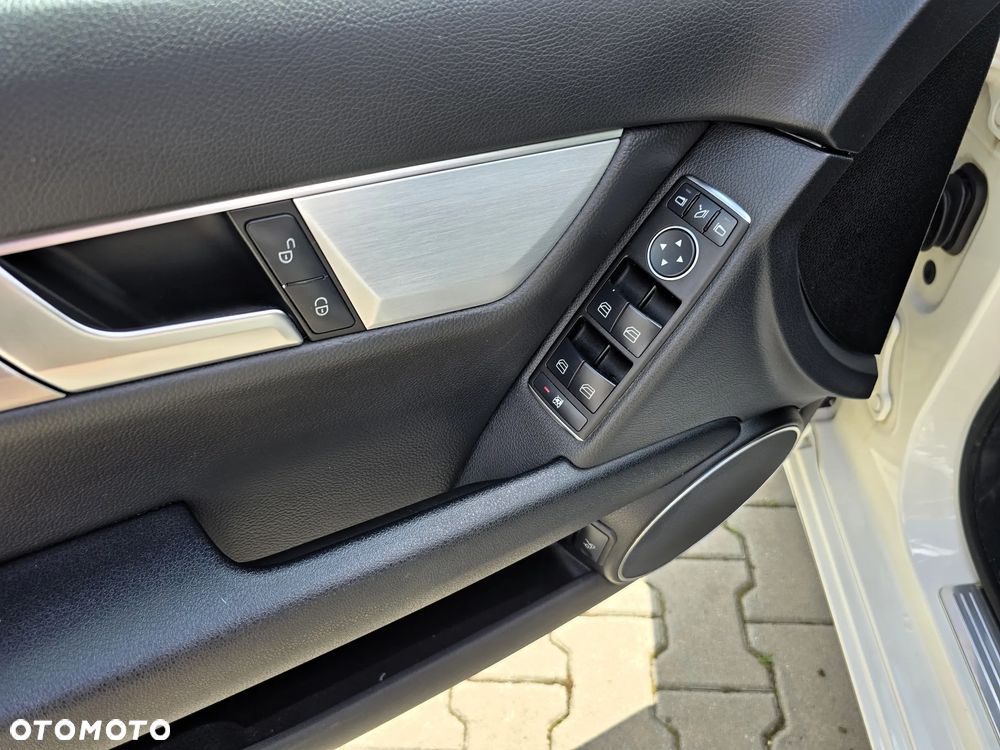 Mercedes-Benz Klasa C 180 CGI Automatik BlueEFFICIENCY SPORT EDITION - 21