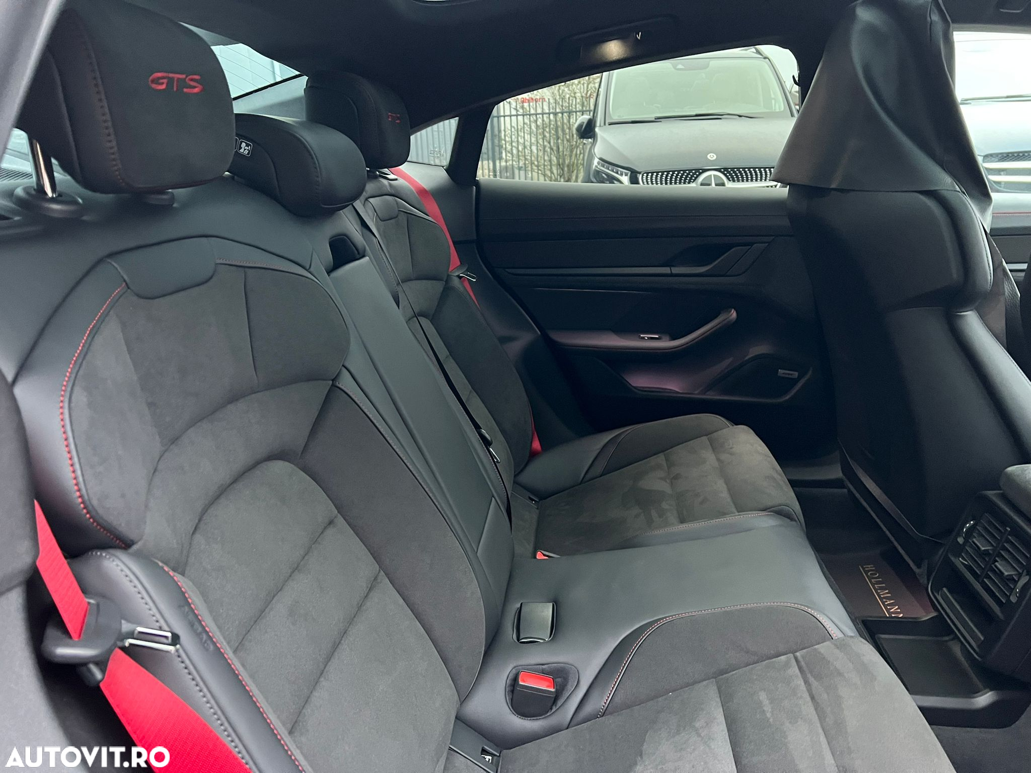 Porsche Taycan Turbo S - 16