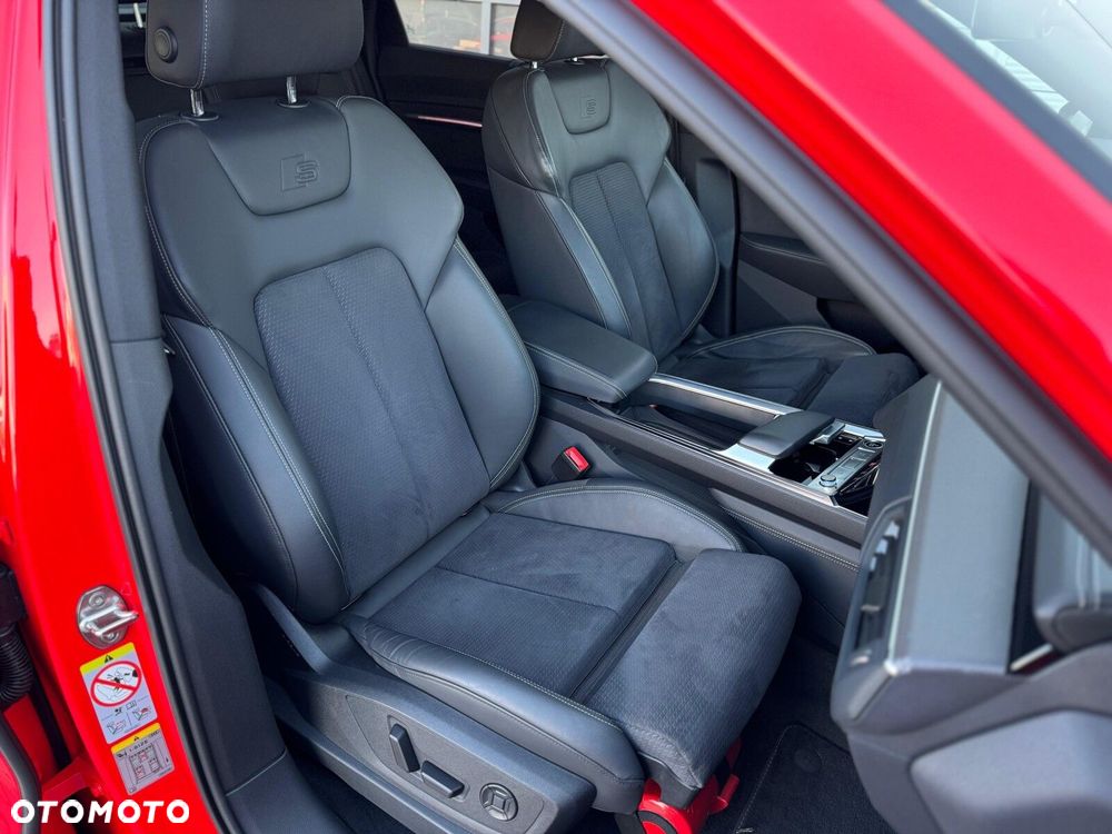 Audi Q8 Sportback e-tron - 31