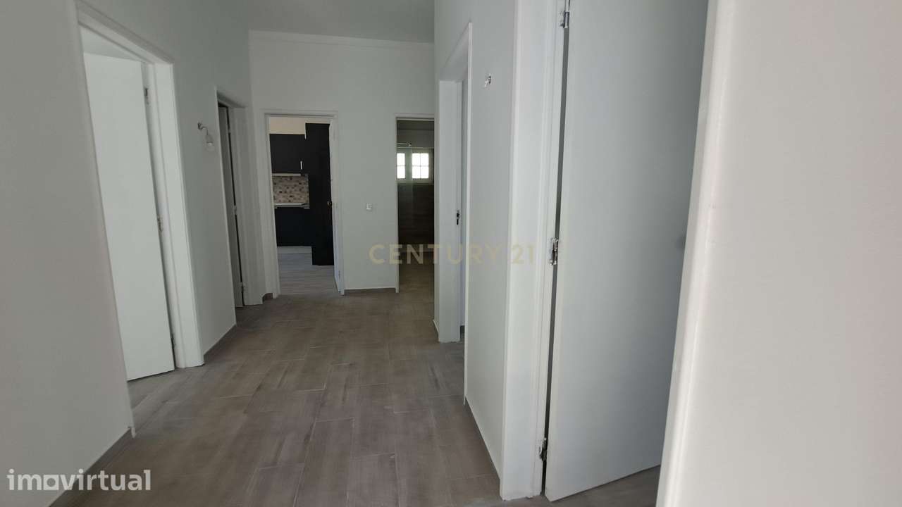 Andar de moradia T2 renovado em Palmela - Grande imagem: 3/14