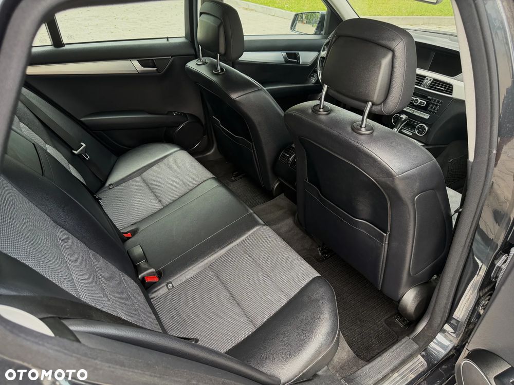 Mercedes-Benz Klasa C 220 CDI DPF (BlueEFFICIENCY) 7G-TRONIC Avantgarde - 12