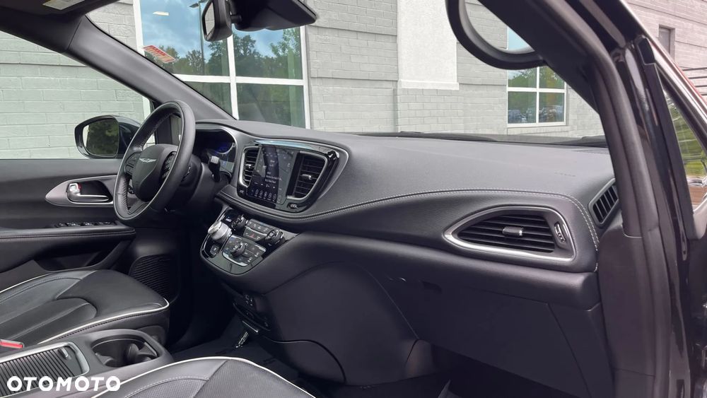 Chrysler Pacifica - 20