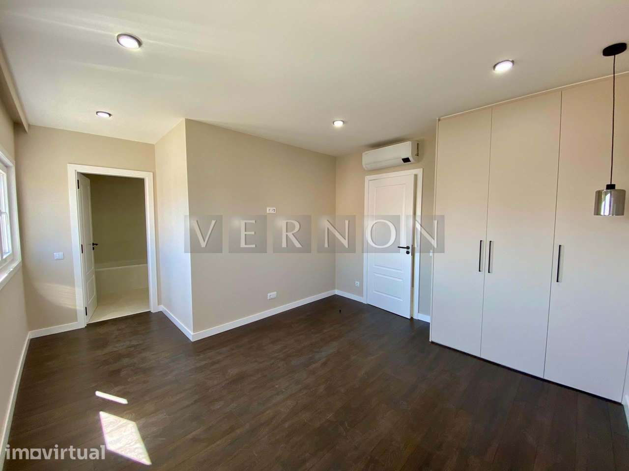 Exclusivo Apartamento T2+2 com Terraço Privado em Armação de Pêra - Grande imagem: 4/33